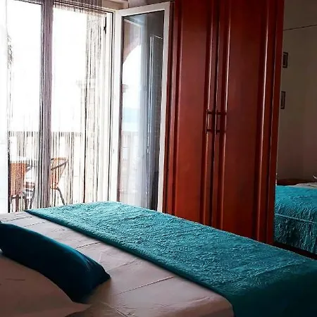 Apartment Domazet Omis
