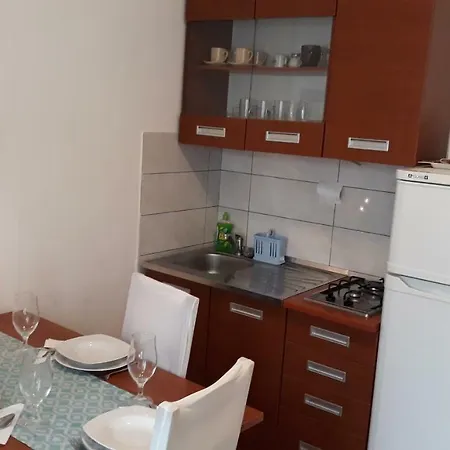 Apartment Domazet Omis