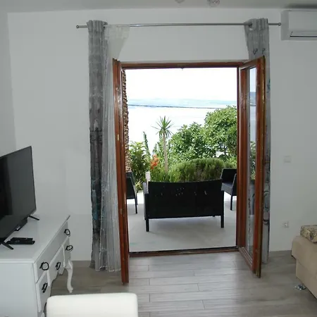 Domazet * Omis
