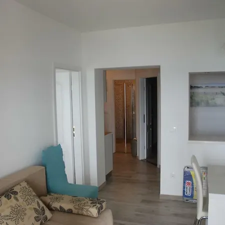 Apartment Domazet Omis