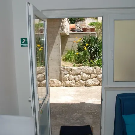 Apartment Domazet Omis